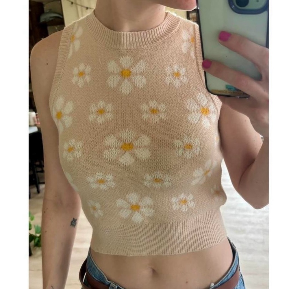 Nordstrom Beige Daisy Knit Tank with White and Yellow Floral